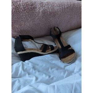Strappy black sandals size 8